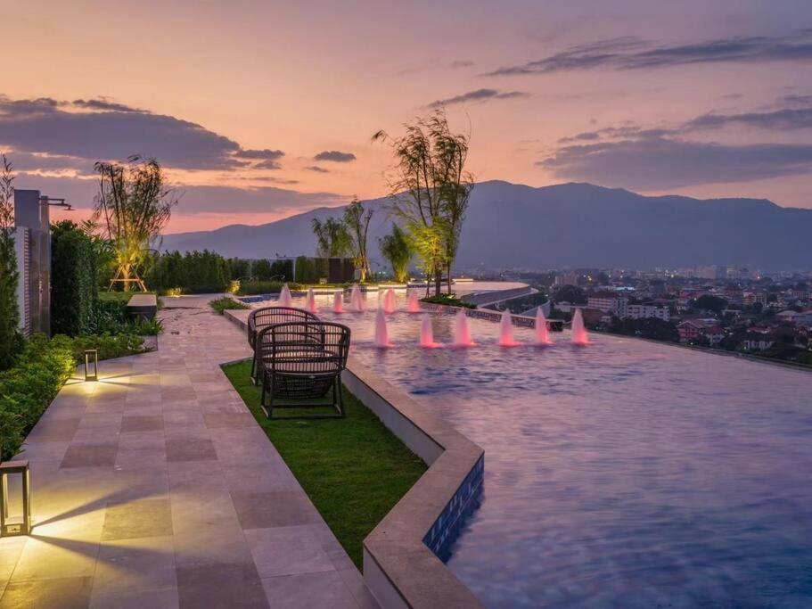 Modern Style Room With Sky Pool 古城边天际泳池公寓 清邁 外观 照片
