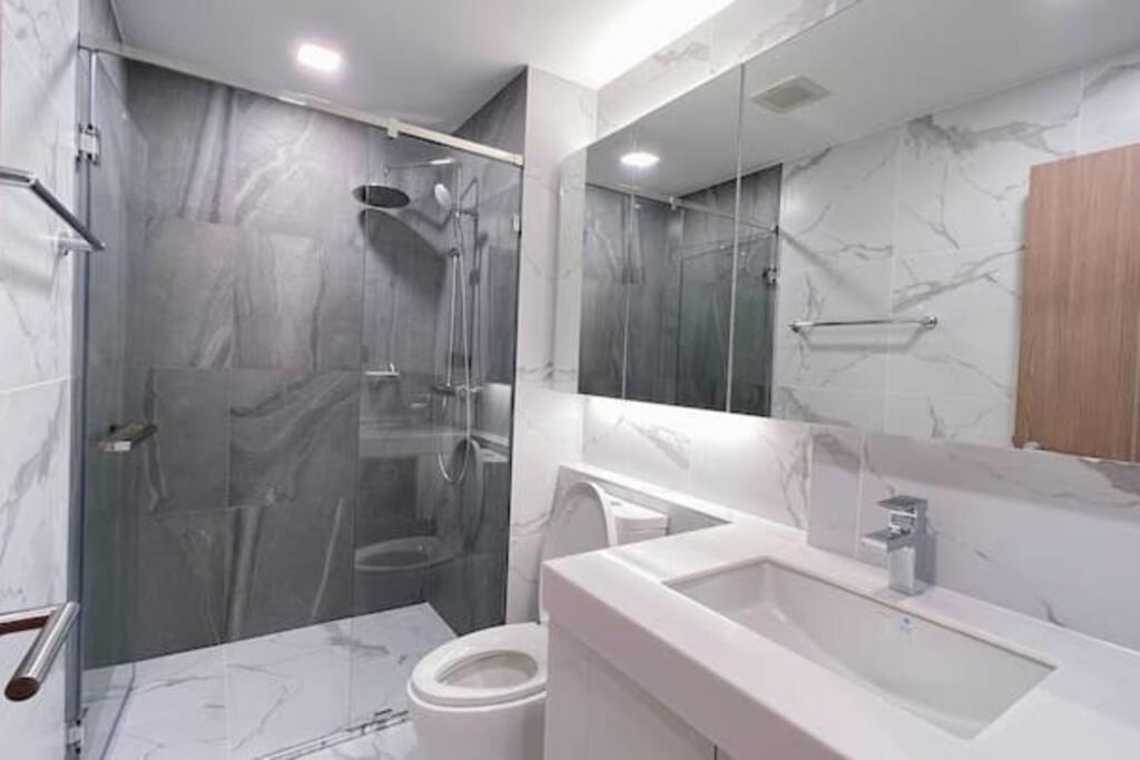 Modern Style Room With Sky Pool 古城边天际泳池公寓 清邁 外观 照片