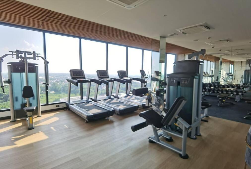 Modern Style Room With Sky Pool 古城边天际泳池公寓 清邁 外观 照片