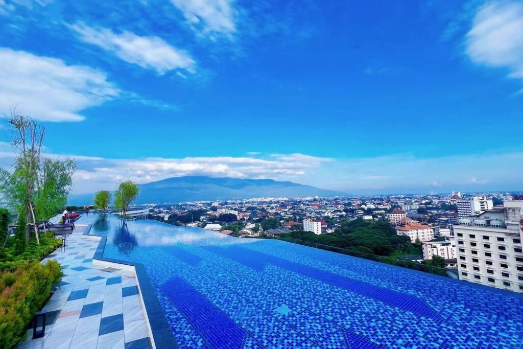 Modern Style Room With Sky Pool 古城边天际泳池公寓 清邁 外观 照片