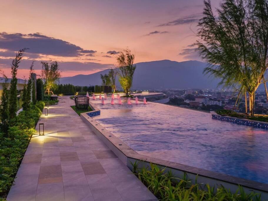 Modern Style Room With Sky Pool 古城边天际泳池公寓 清邁 外观 照片