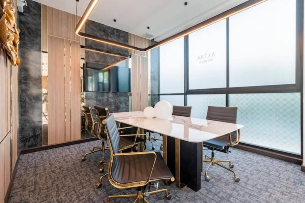 Modern Style Room With Sky Pool 古城边天际泳池公寓 清邁 外观 照片