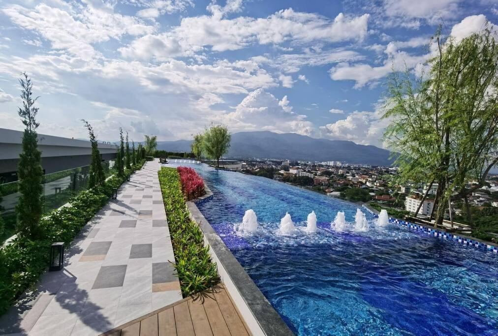 Modern Style Room With Sky Pool 古城边天际泳池公寓 清邁 外观 照片