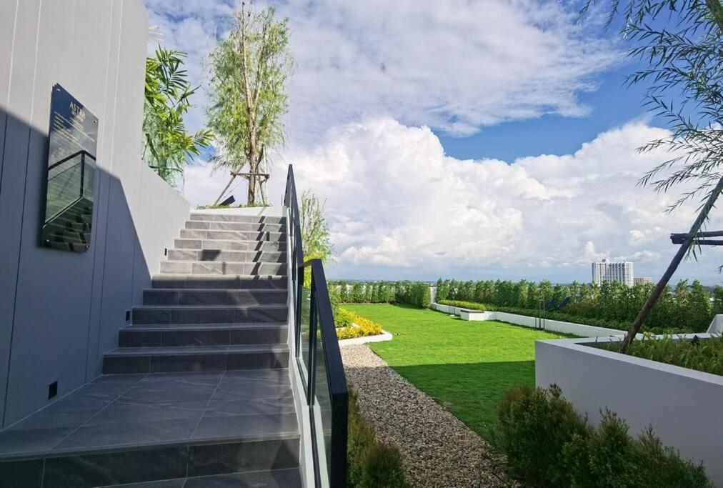 Modern Style Room With Sky Pool 古城边天际泳池公寓 清邁 外观 照片