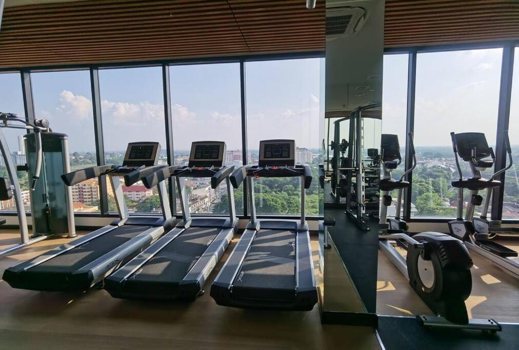 Modern Style Room With Sky Pool 古城边天际泳池公寓 清邁 外观 照片
