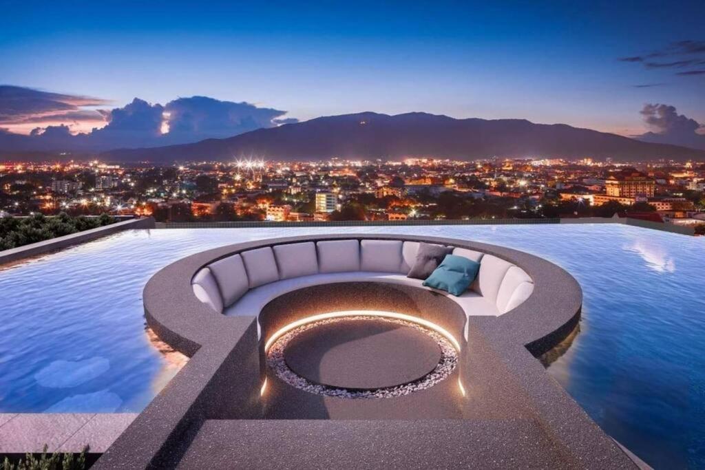 Modern Style Room With Sky Pool 古城边天际泳池公寓 清邁 外观 照片