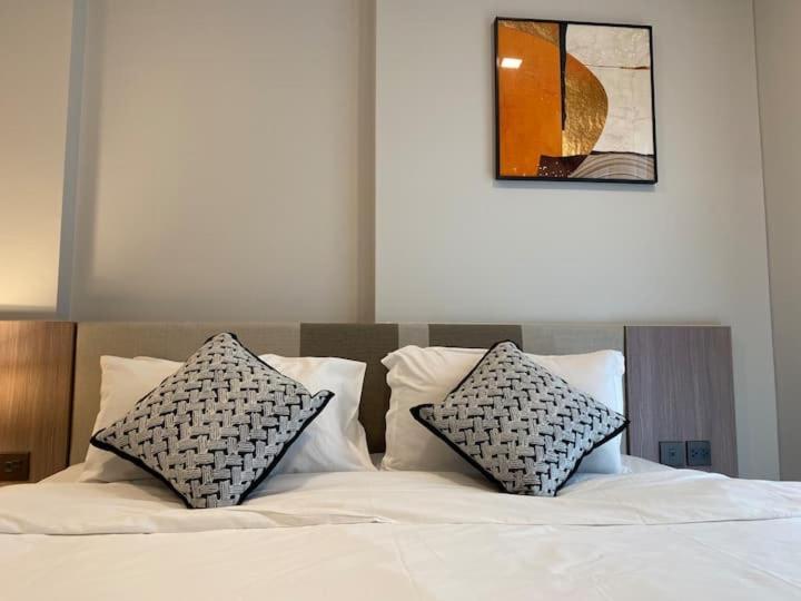 Modern Style Room With Sky Pool 古城边天际泳池公寓 清邁 外观 照片